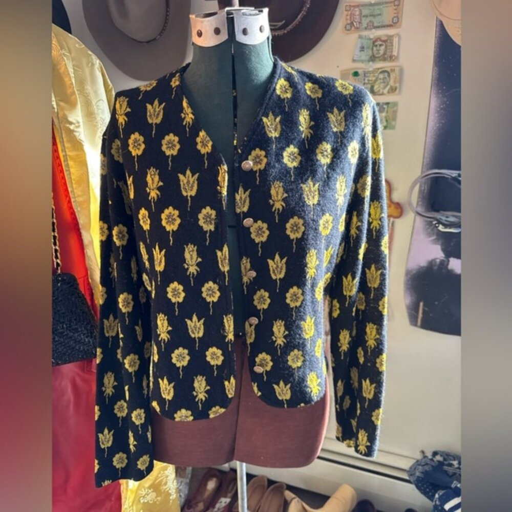 VINTAGE Y2K Newpenny Gold Sweater